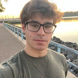 Meet your Posher, Zachary